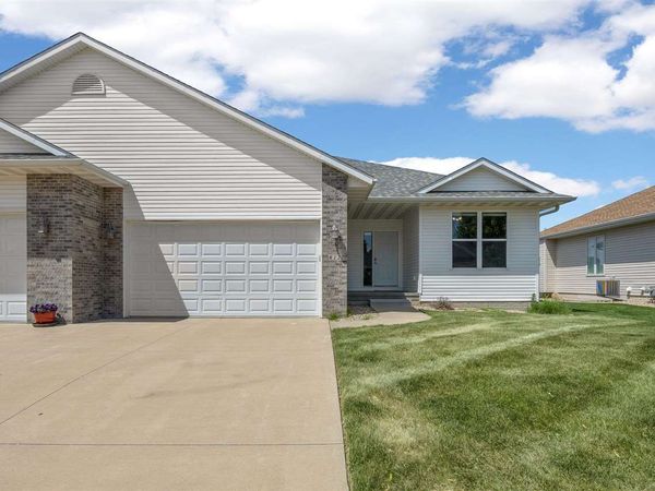 812 Dorchester Pl NE, Cedar Rapids, IA 52402