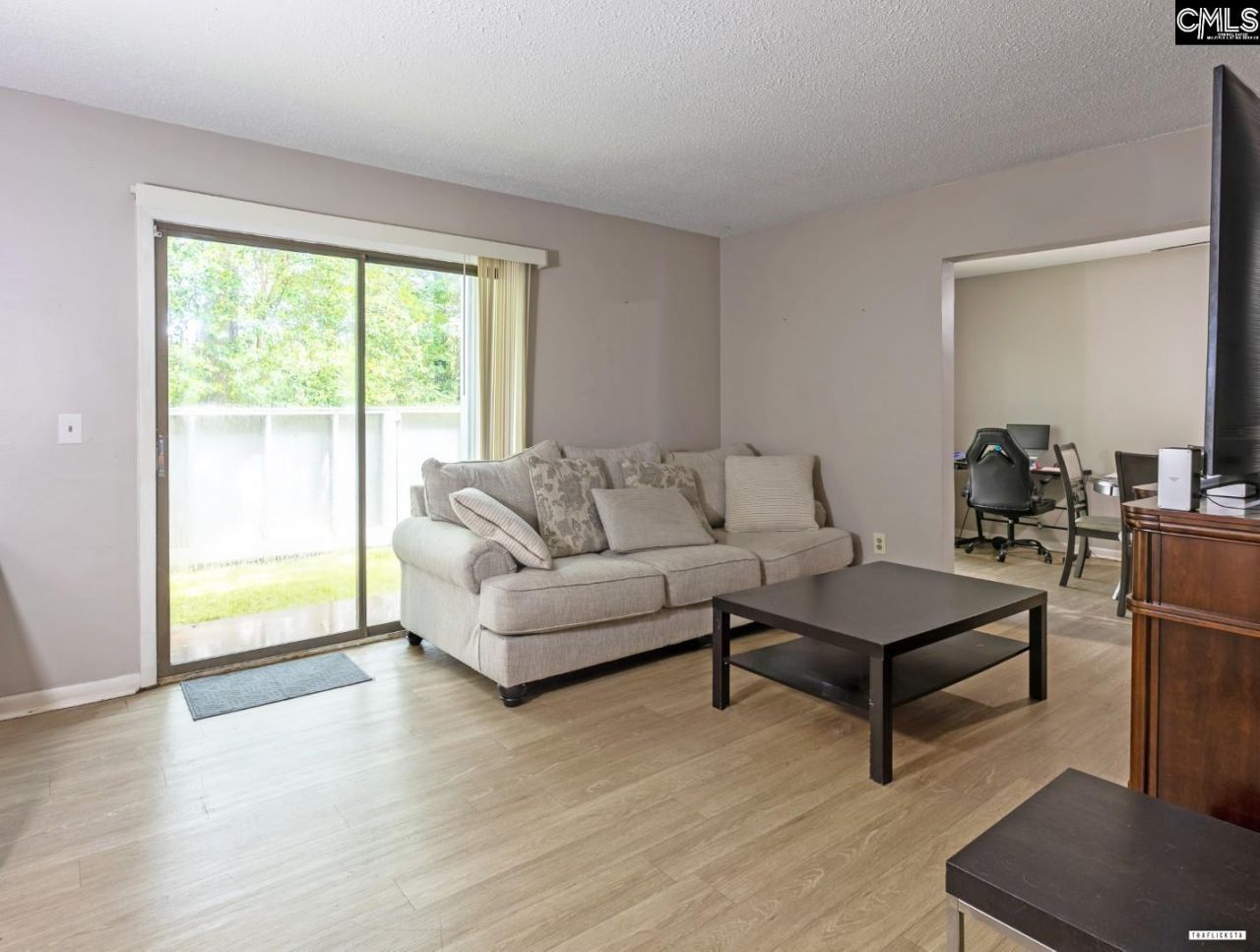 393 Hickory Hill Drive  Photo 4