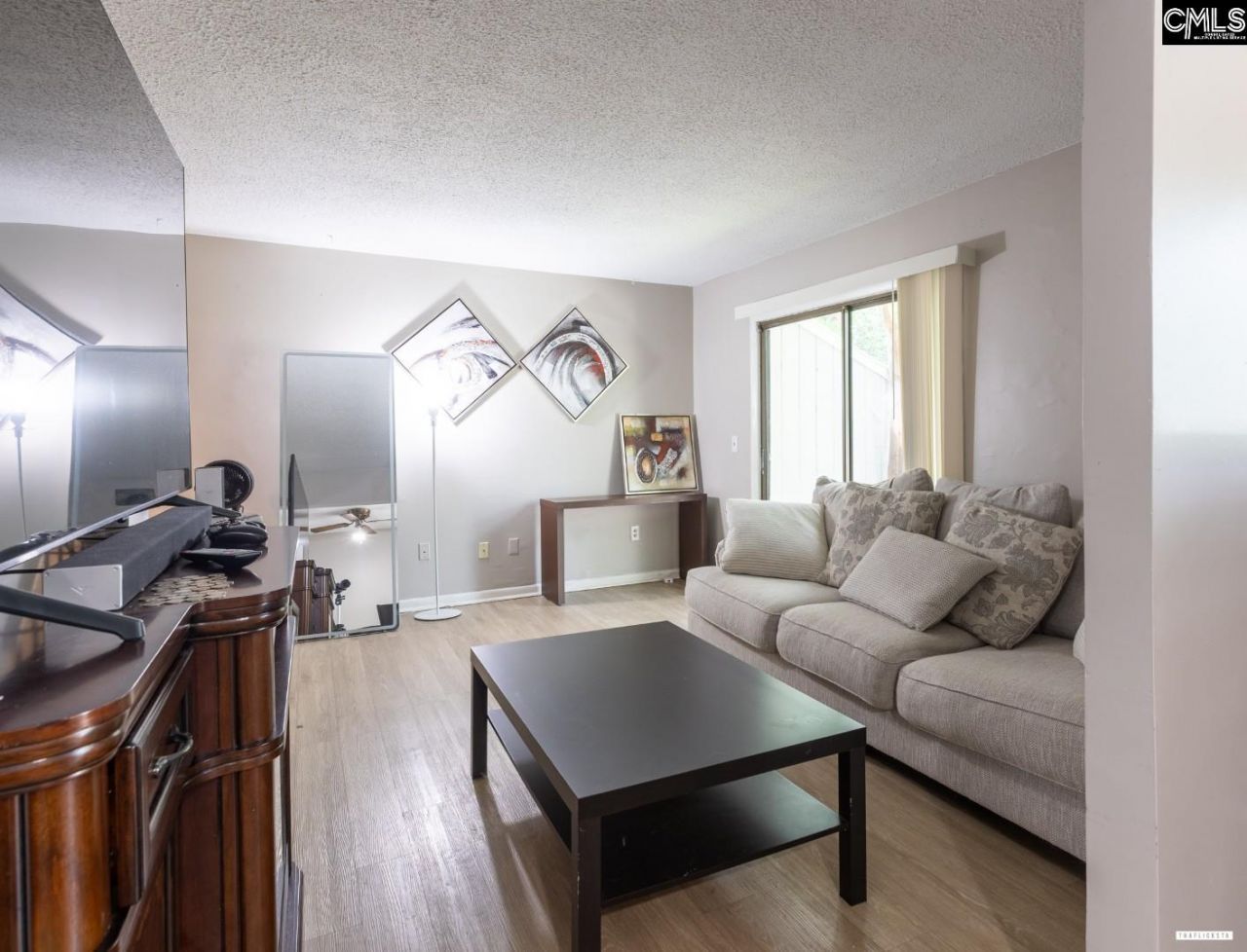 393 Hickory Hill Drive  Photo 5