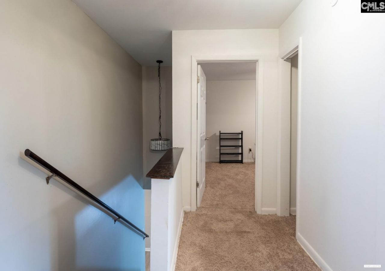 393 Hickory Hill Drive  Photo 9