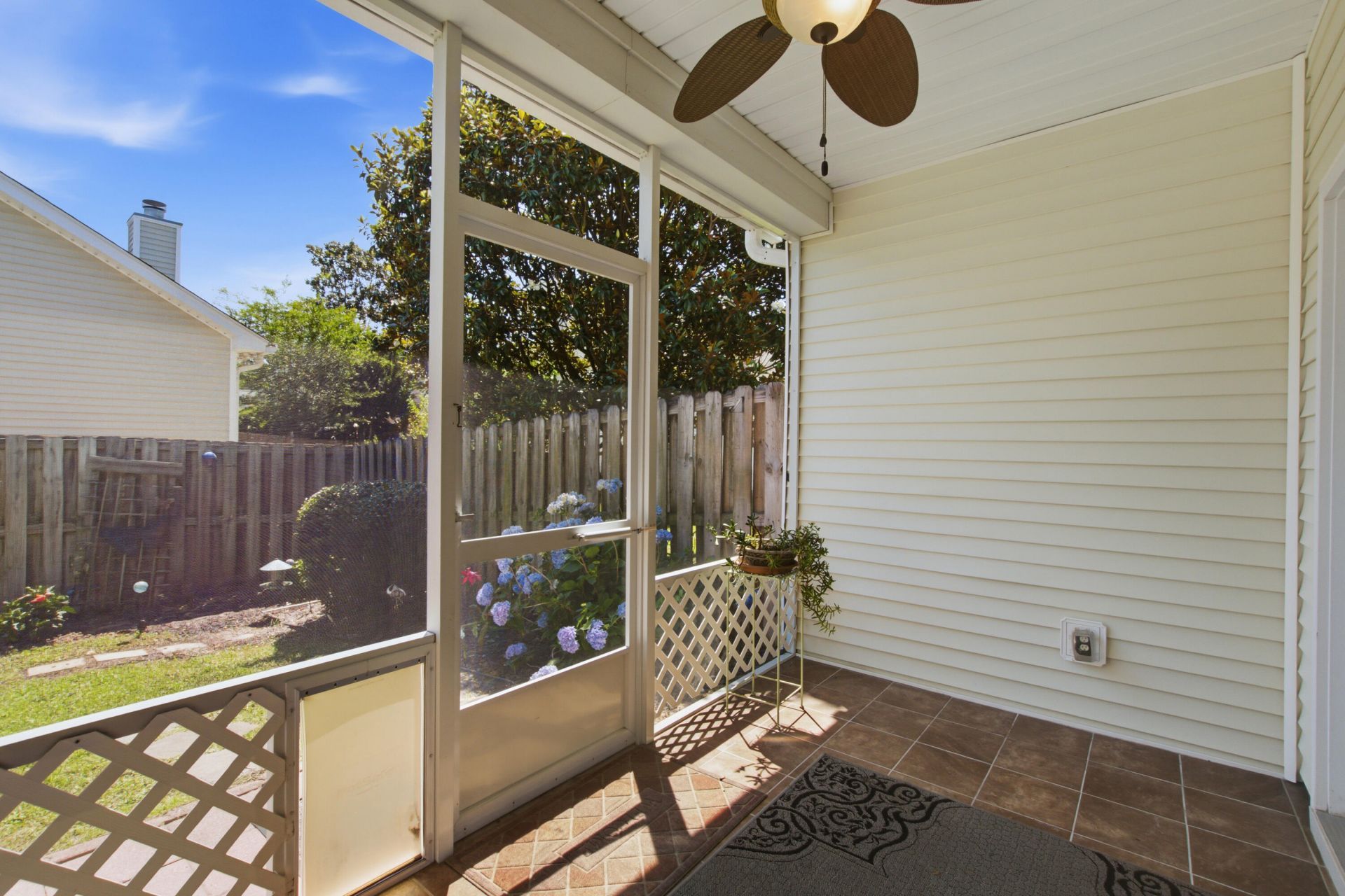 124 Garden Grove Drive Photo 29