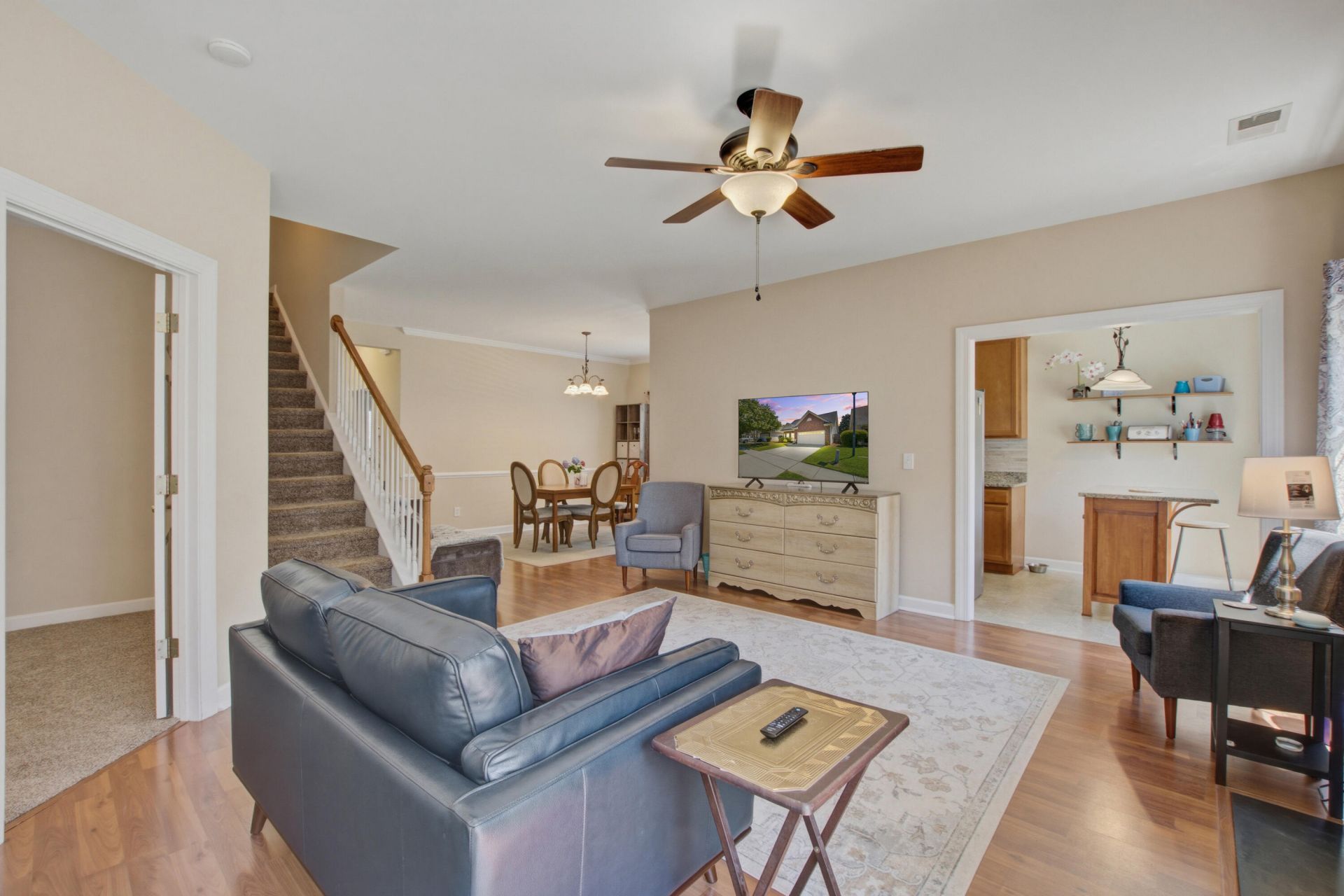 124 Garden Grove Drive Photo 8