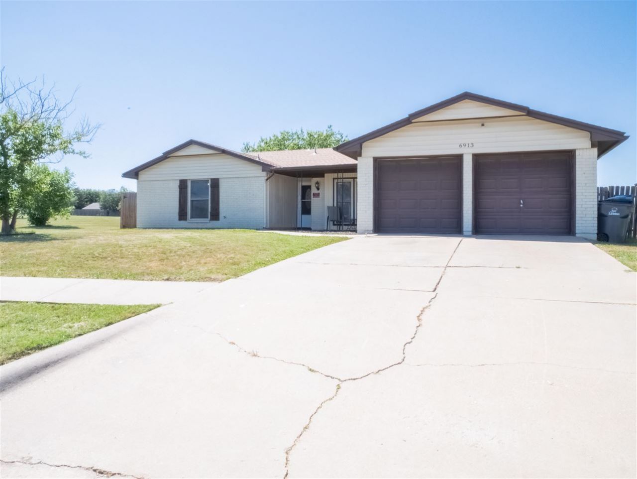 6913 SW Fenwick Ave, Lawton, OK 73505 Main Photo