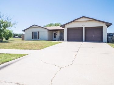 6913 SW Fenwick Ave, Lawton, OK 73505