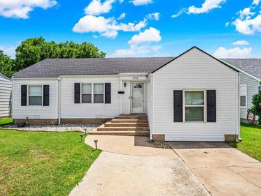 1916 NW Cherry Ave, Lawton, OK 73507