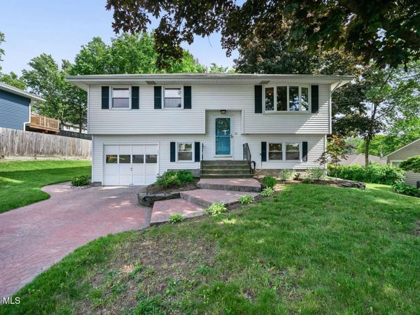 22 Collegeview Drive, Albany, NY 12211