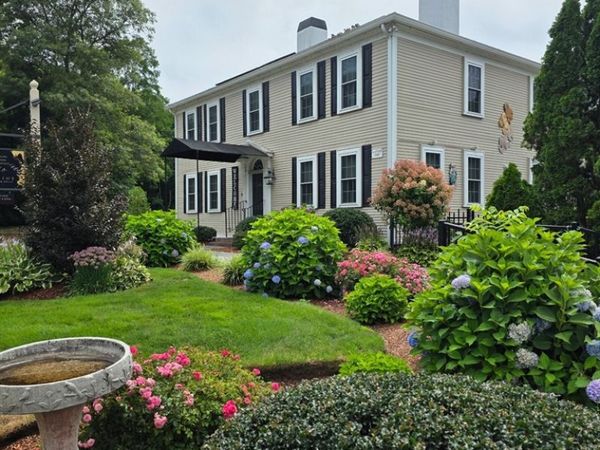 4631 Falmouth Rd, Barnstable, MA 02635