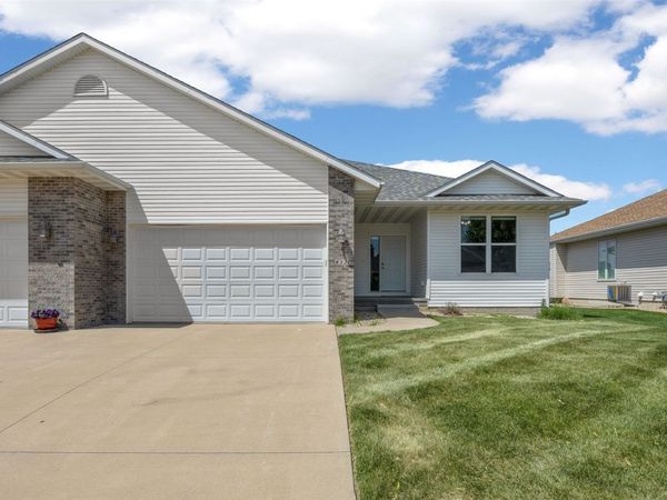 812 Dorchester Place NE, Cedar Rapids, IA 52402