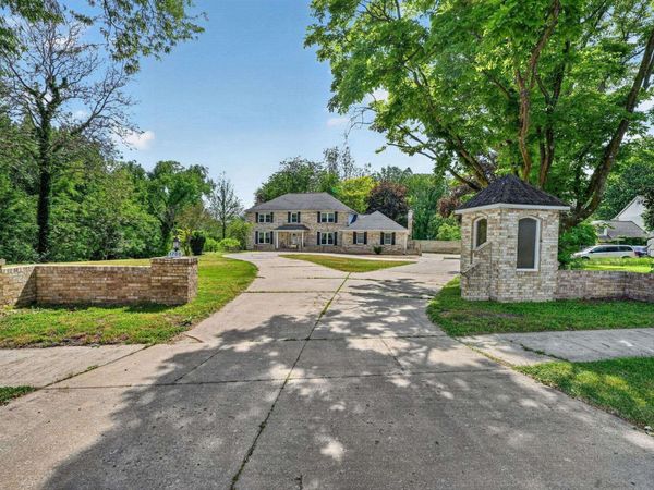 1765 N Bay Drive, Elkhart, IN 46514