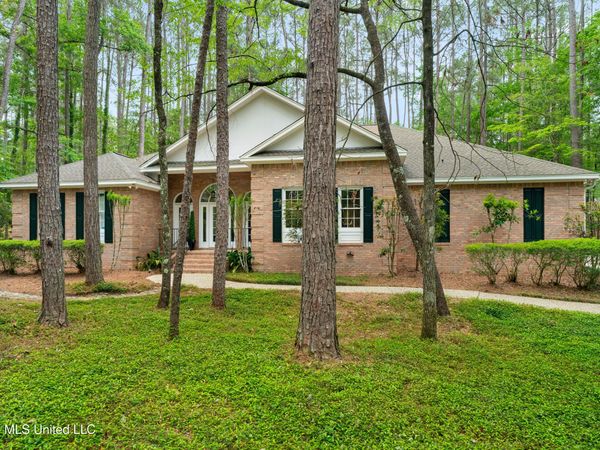 28 Canebrake Boulevard, Hattiesburg, MS 39402