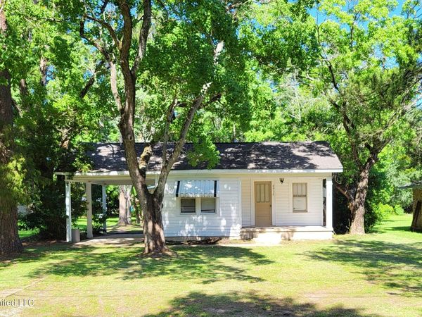6912 N Springwater Street, Moss Point, MS 39563