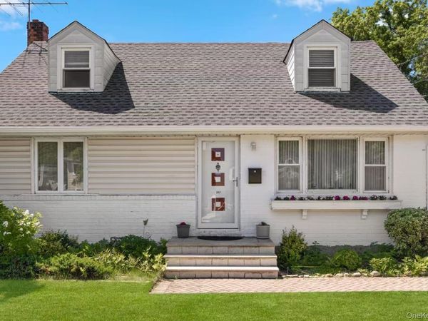 103 Nassau Drive, Albertson, NY 11507