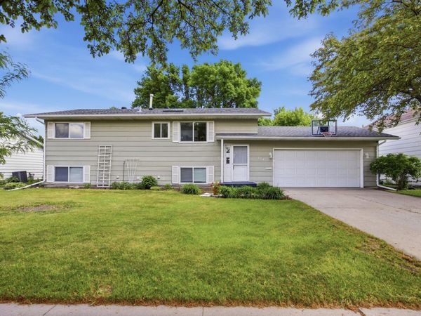 630 Appletree Lane, Moorhead, MN 56560
