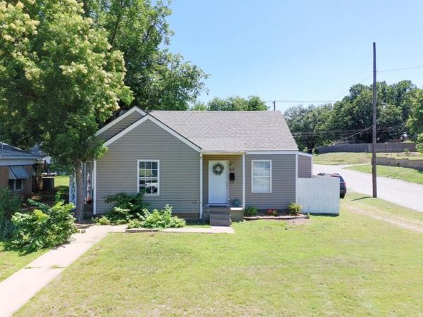 925 W CHICKASHA Avenue, Chickasha, OK 73018