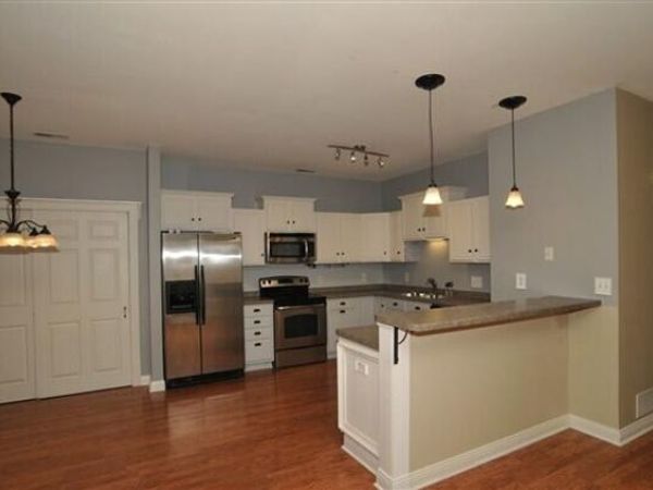 2270 W Vista Bella DRIVE, Unit 102, Oak Creek, WI 53154