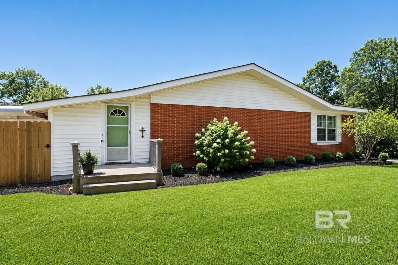 385 Sizemore Road, Uriah, AL 36480 Main Photo