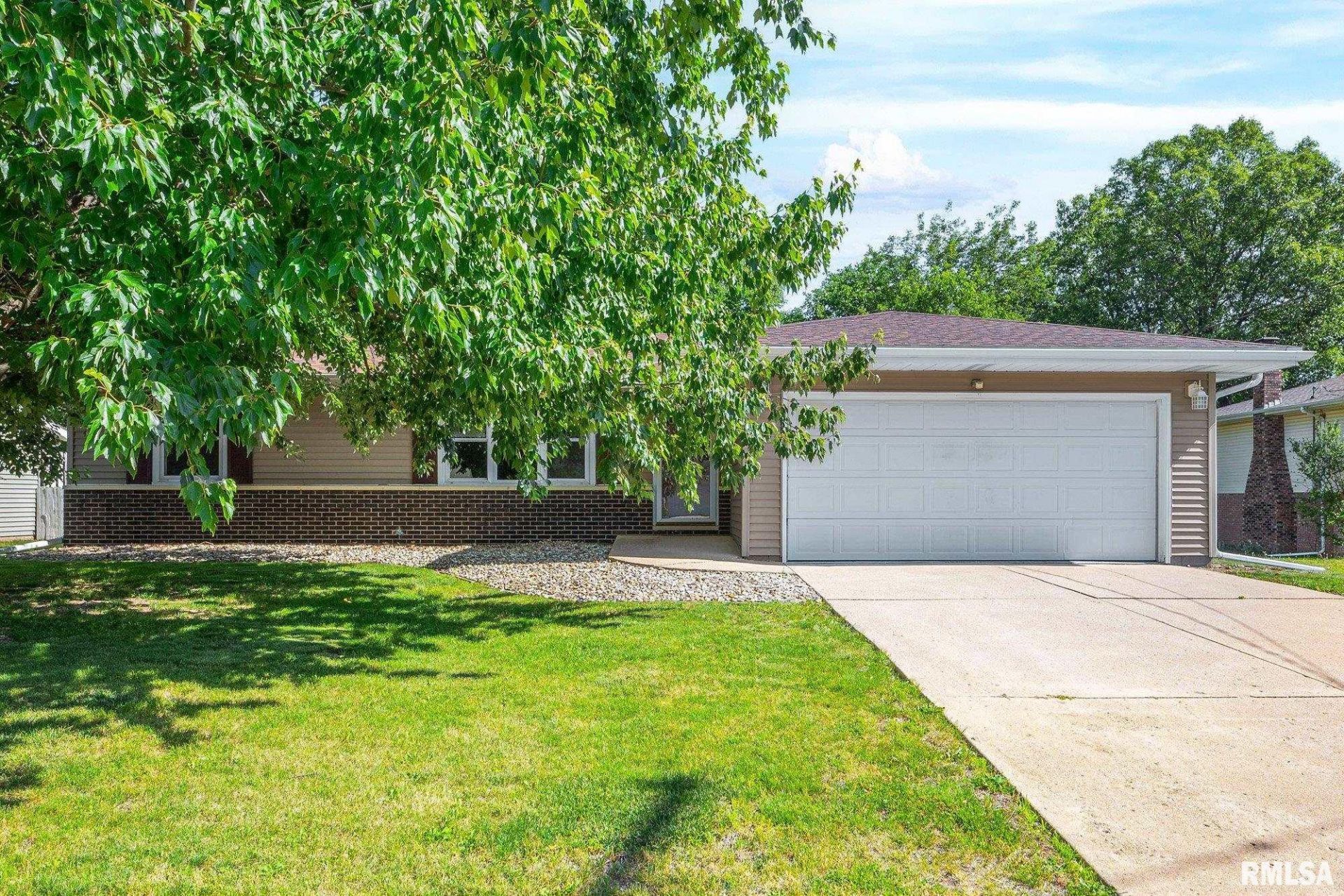 109 Pebble Court, East Peoria, IL 61611 Main Photo