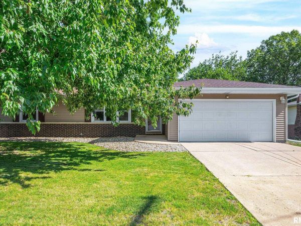 109 PEBBLE Court, East Peoria, IL 61611