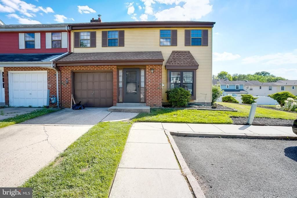 201 Charing Way, Mount Laurel, NJ 08054 Main Photo