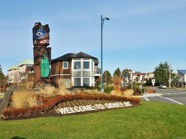 2461 Sidney Ave, Unit #201, Sidney, BC V8L 1Y8