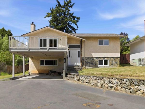 564 OConnell Pl, Saanich, BC V8Z 2C4