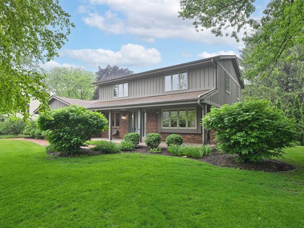1 Cherrywood Ct, Wind Point, WI 53402