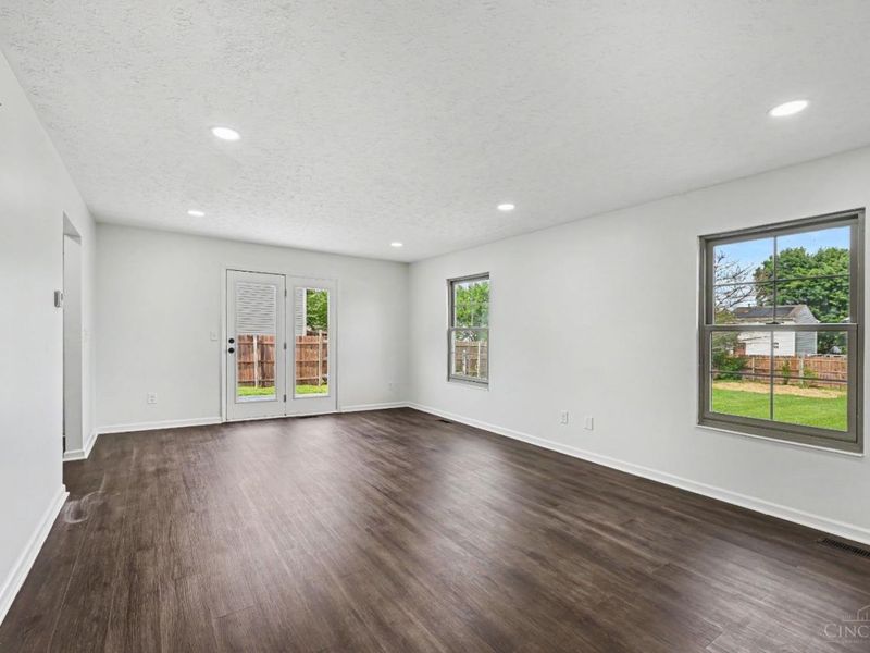 596 Pine Hill Place, Trenton, OH 45067 Photo 4