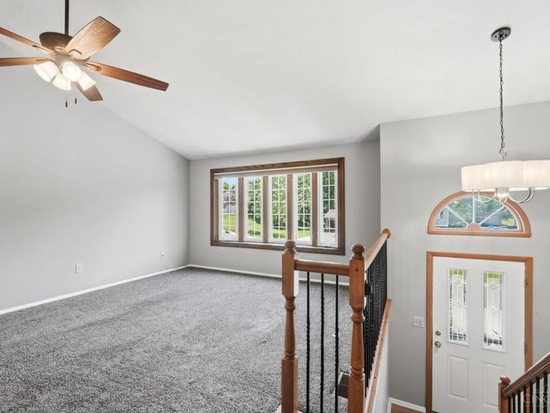 5629 Bluepine Drive, Cincinnati, OH 45247 Photo 2