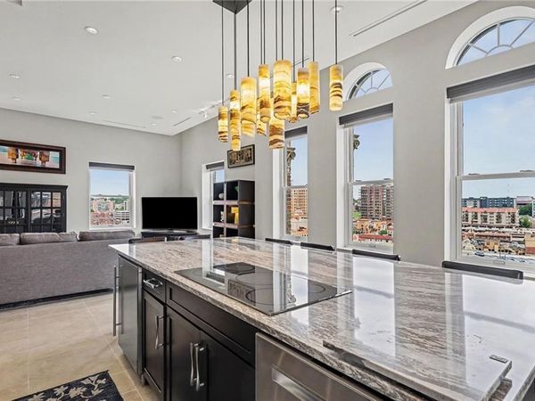 229 Ward Parkway, Unit 1001B, Kansas City, MO 64112