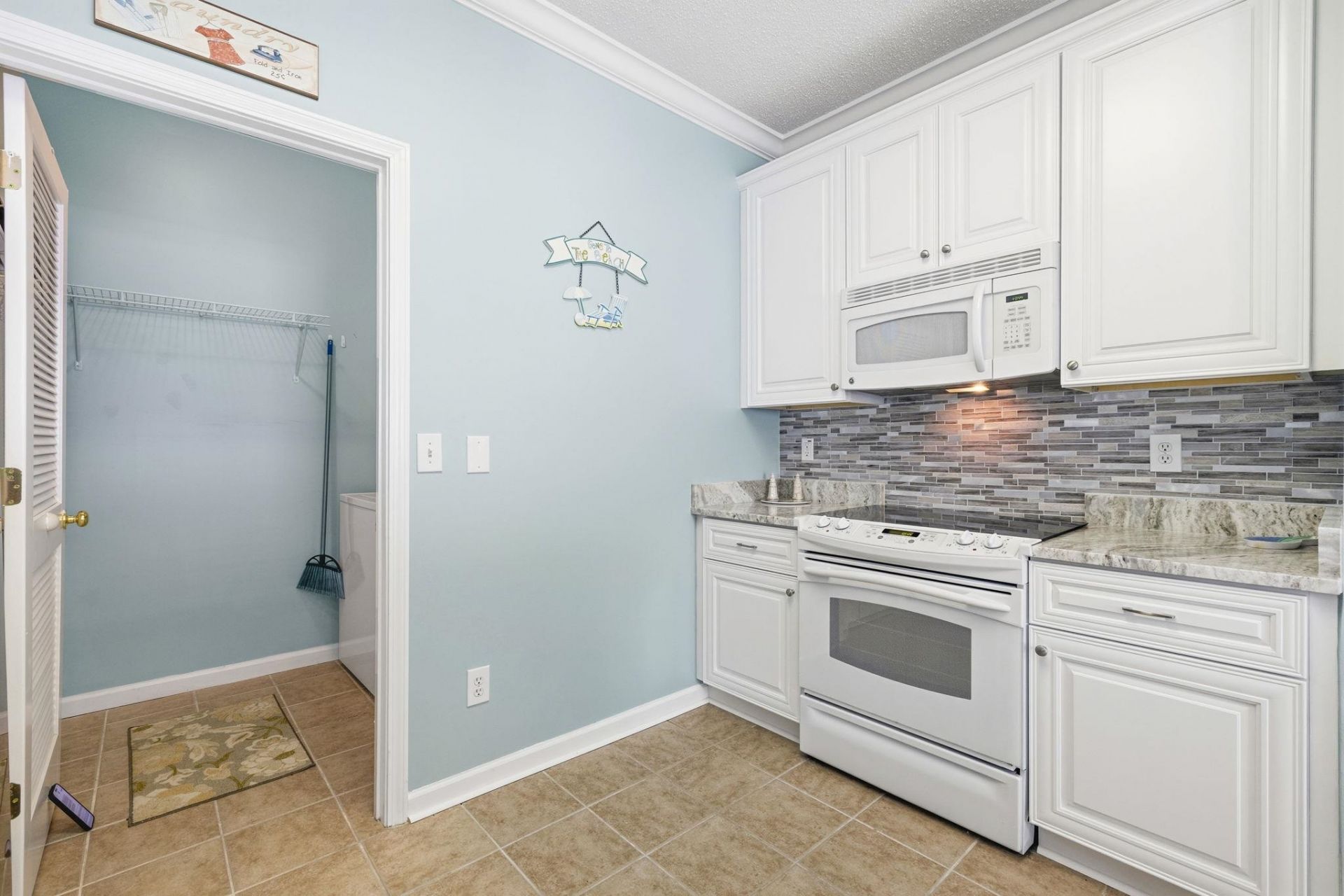 5882 Longwood Dr.  Photo 10
