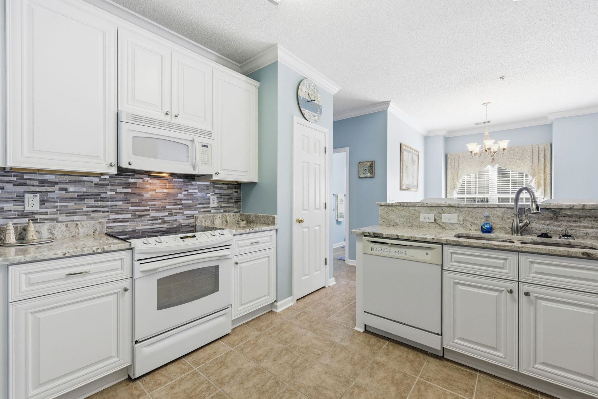 5882 Longwood Dr.  Photo 12