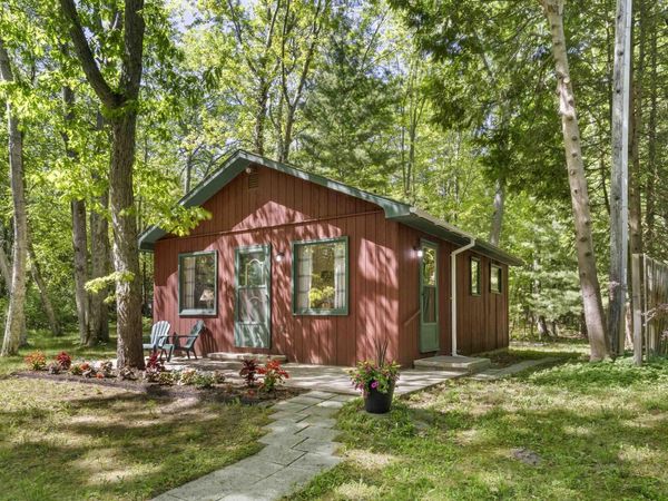 5328 Birch Trail, Honor, MI 49640