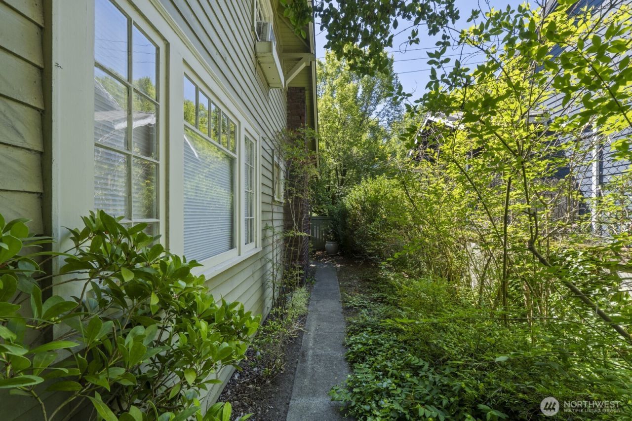 2012 NE 65th Street, Seattle, WA 98115