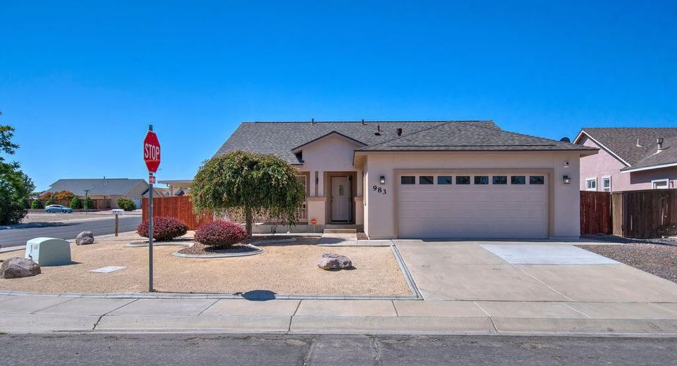 983 Julia Lane, Fernley, NV 89408 Photo