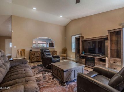 983 Julia Lane, Fernley, NV 89408 Photo