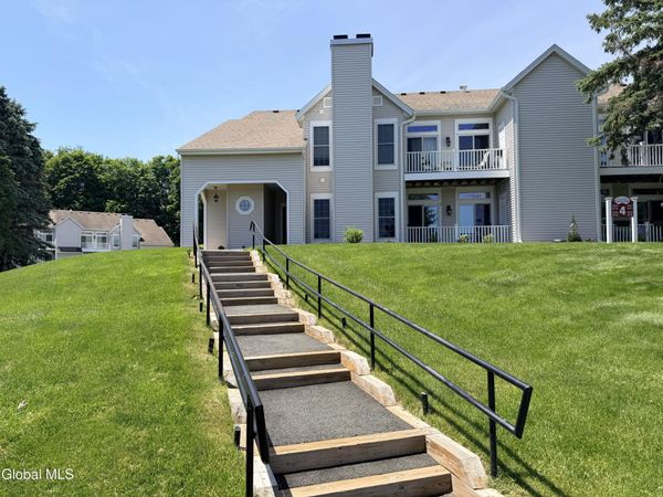 413 Diamond Rock Circle, Troy, NY 12182