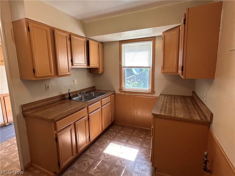 23338 Roger Drive , Euclid, OH 44123 Photo 7
