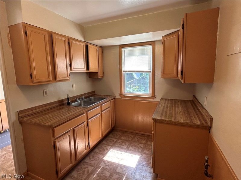 23338 Roger Drive , Euclid, OH 44123 Photo 8