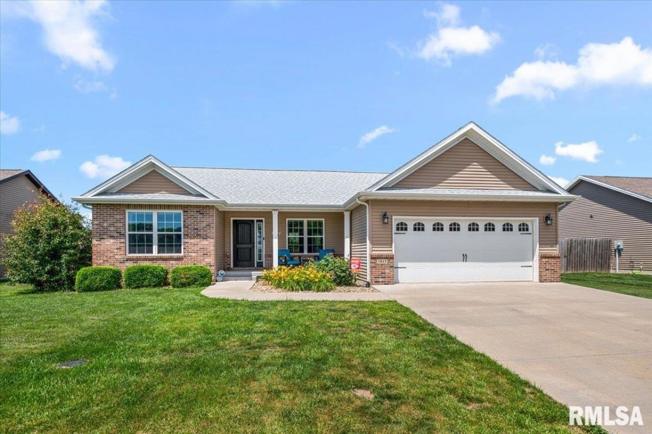 1815 Prairie Vista Drive, Chatham, IL 62629 Main Photo