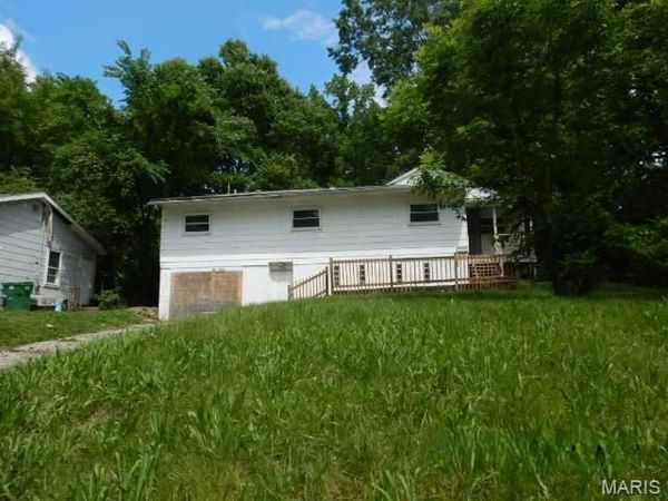 10234 Count Drive , St Louis, MO 63136