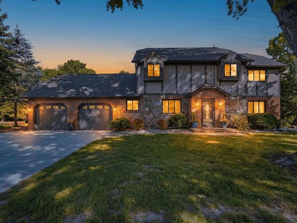 312 River Wood Bend, Deforest, WI 53532