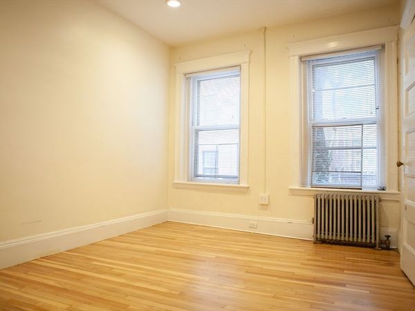 74 Phillips St, Unit 1, Boston, MA 02114