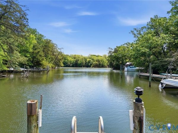 412 Wilton Coves Drive , Hartfield, VA 23071