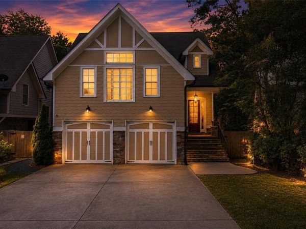 1041 Pine Grove Avenue NE, Atlanta, GA 30319