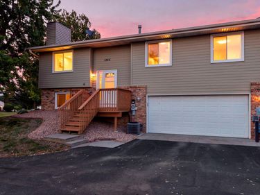1264 Deercliff Lane, Eagan, MN 55123
