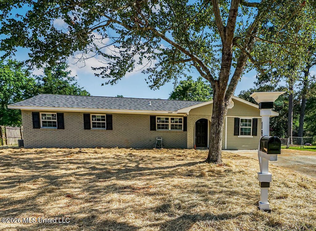 1809 Riverside Drive, Gautier, MS 39553 Main Photo