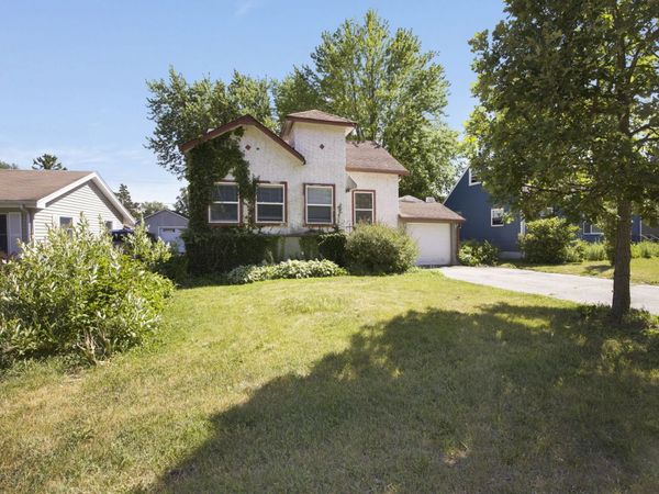 1349 Floresta , Crystal Lake, IL 60014