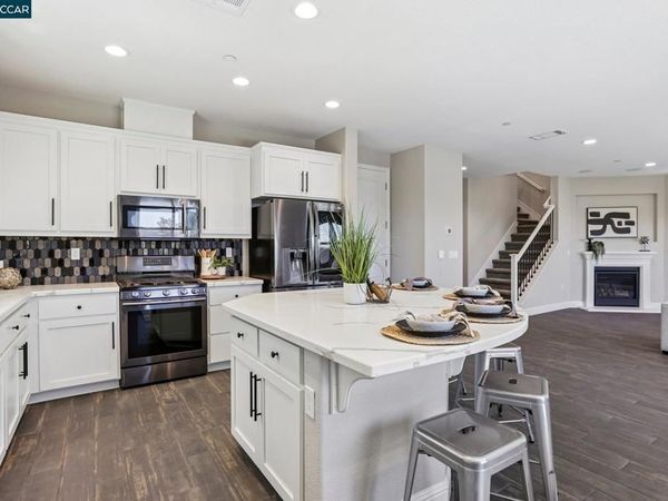 2565 Modena Dr , Pittsburg, CA 94565