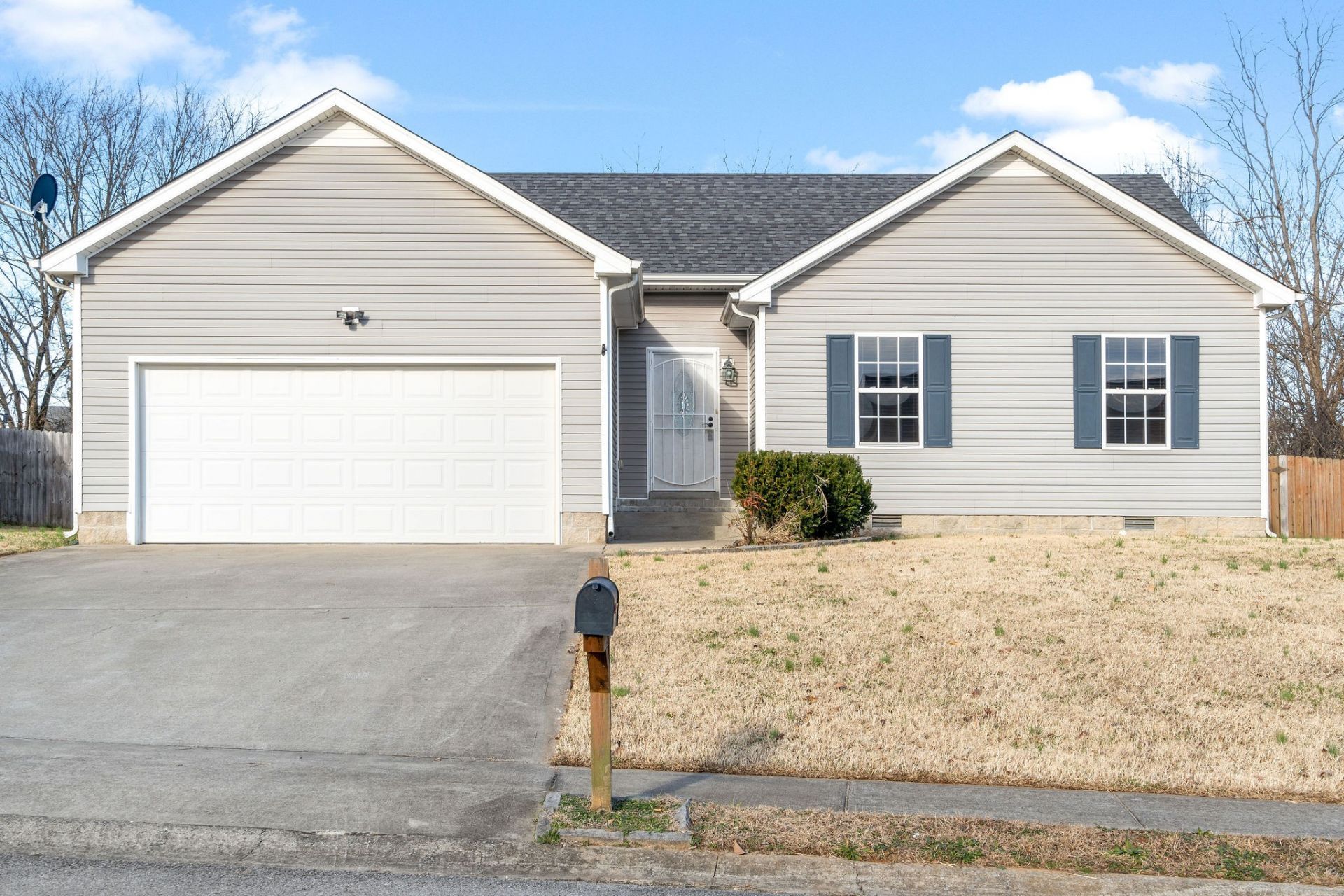 1390 Whitt Ln, Clarksville, TN 37042 Main Photo