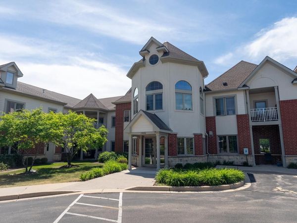 17490 Crest Hill DRIVE, Unit 10, Brookfield, WI 53045